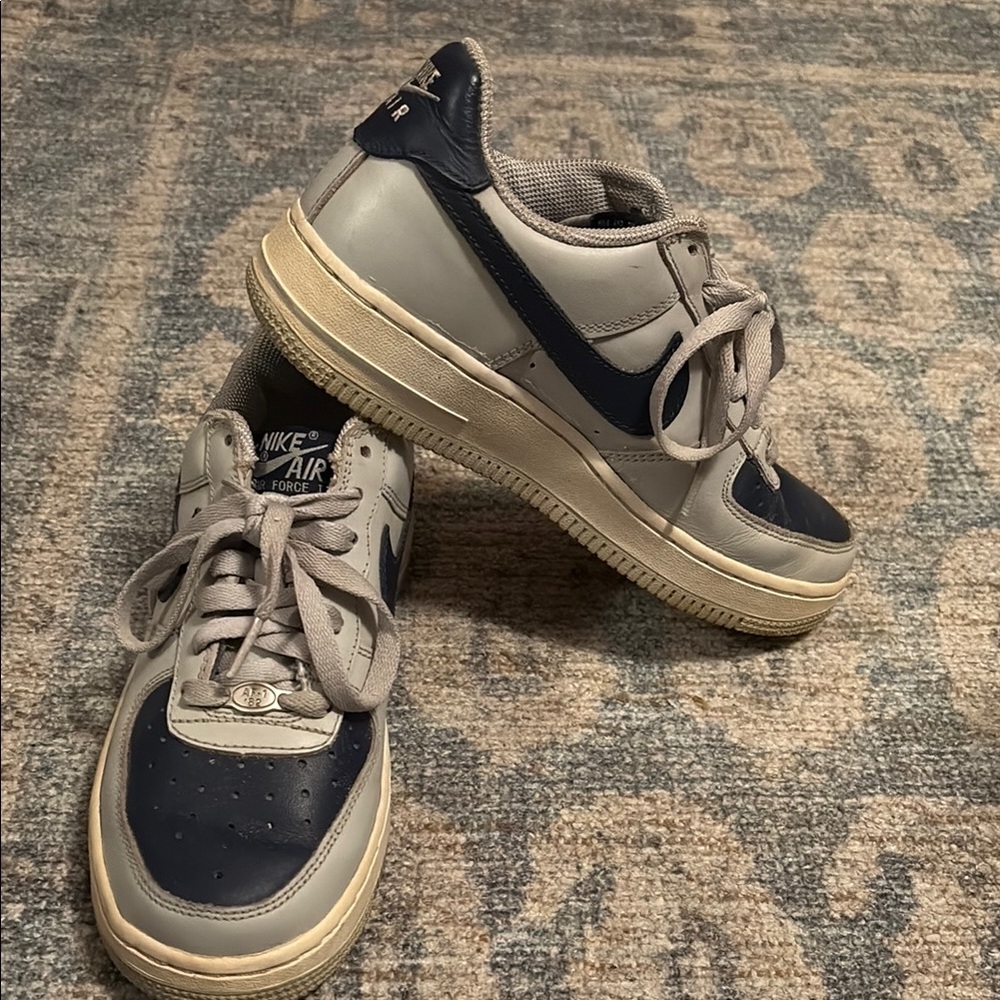 Nike Air Force 1 in Navy and Gray